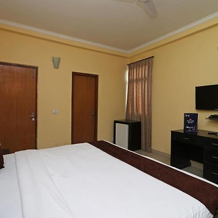 Oyo 6608 Sector 56 Hotel Badshahpur Exterior photo