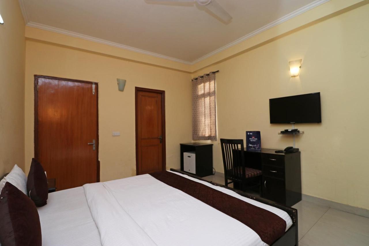 Oyo 6608 Sector 56 Hotel Badshahpur Exterior photo